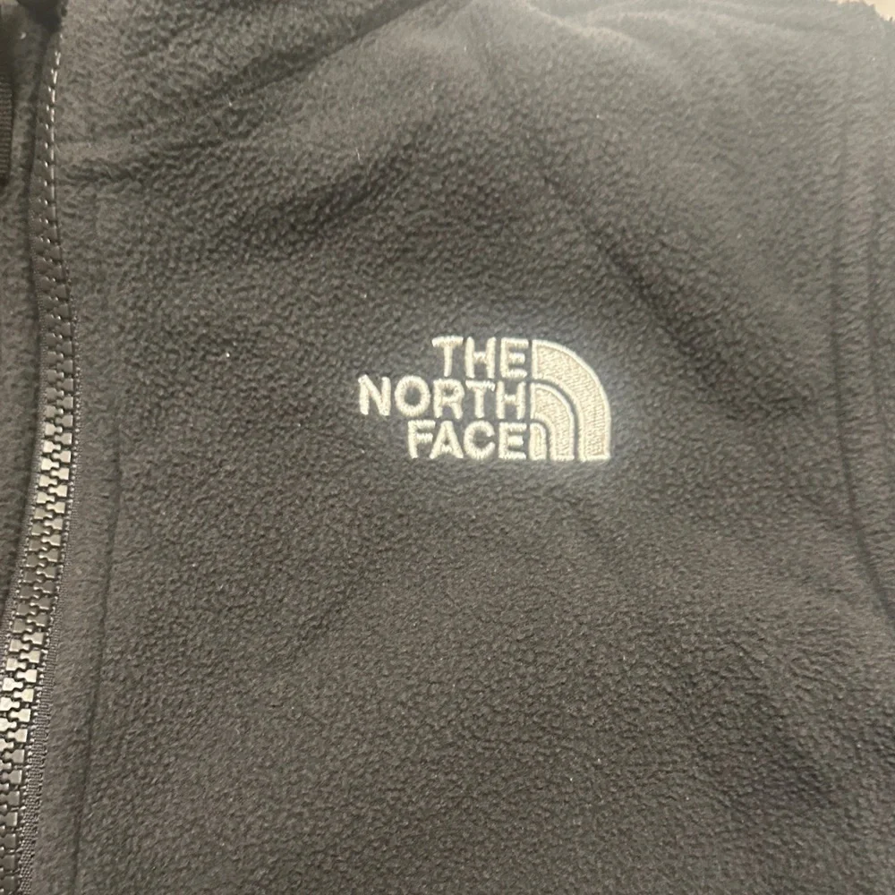 The North Face Charcoal Fleece Jacket - Picture 2 of 7
